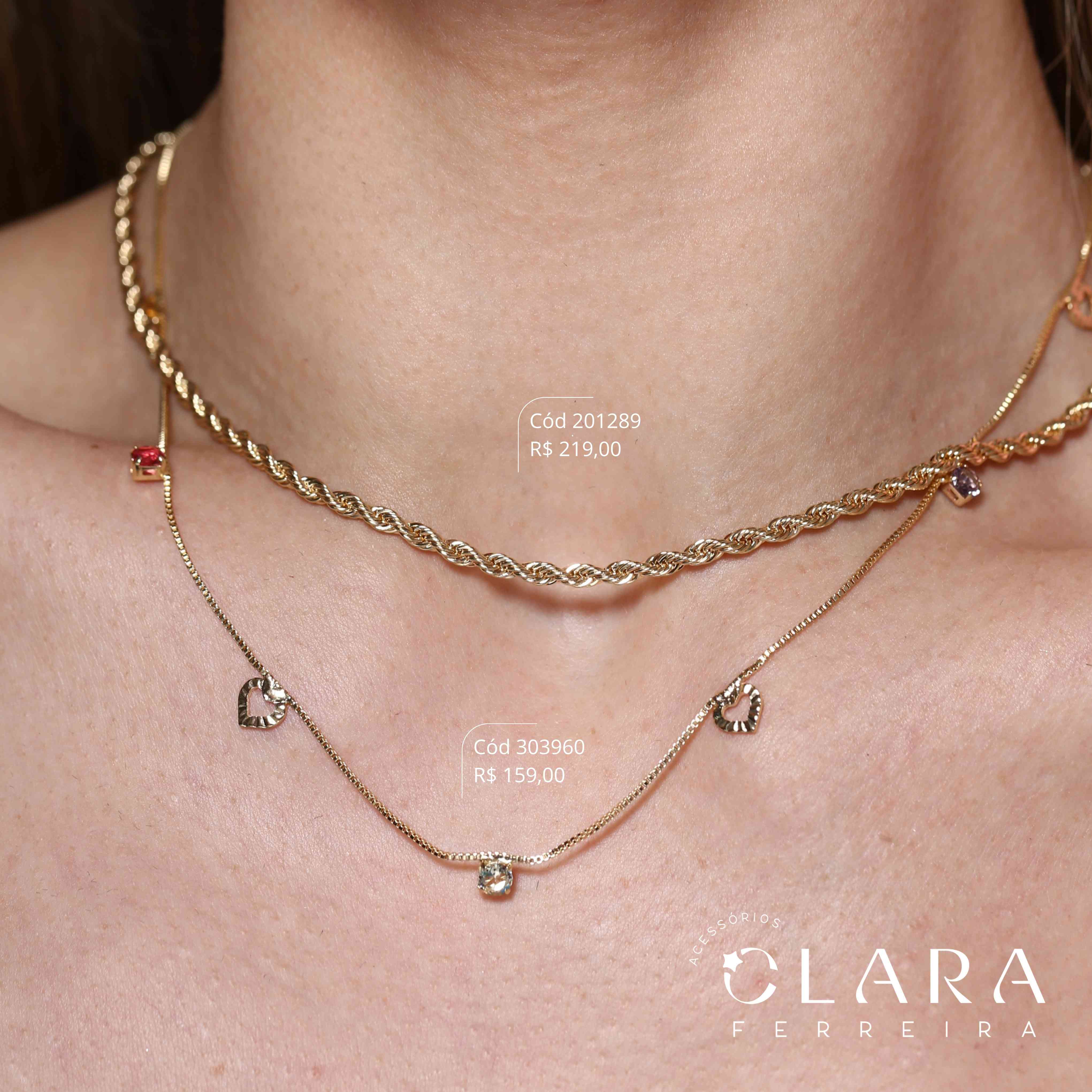 COLAR VENEZIANA C/ 5 CORAÇÕES RAIADOS 17MM VAZADOS E 4 ZIRCÔNIAS REDONDAS 5MM CAIXA COROA 4 GARRAS FIXAS - 40CM - Dourado