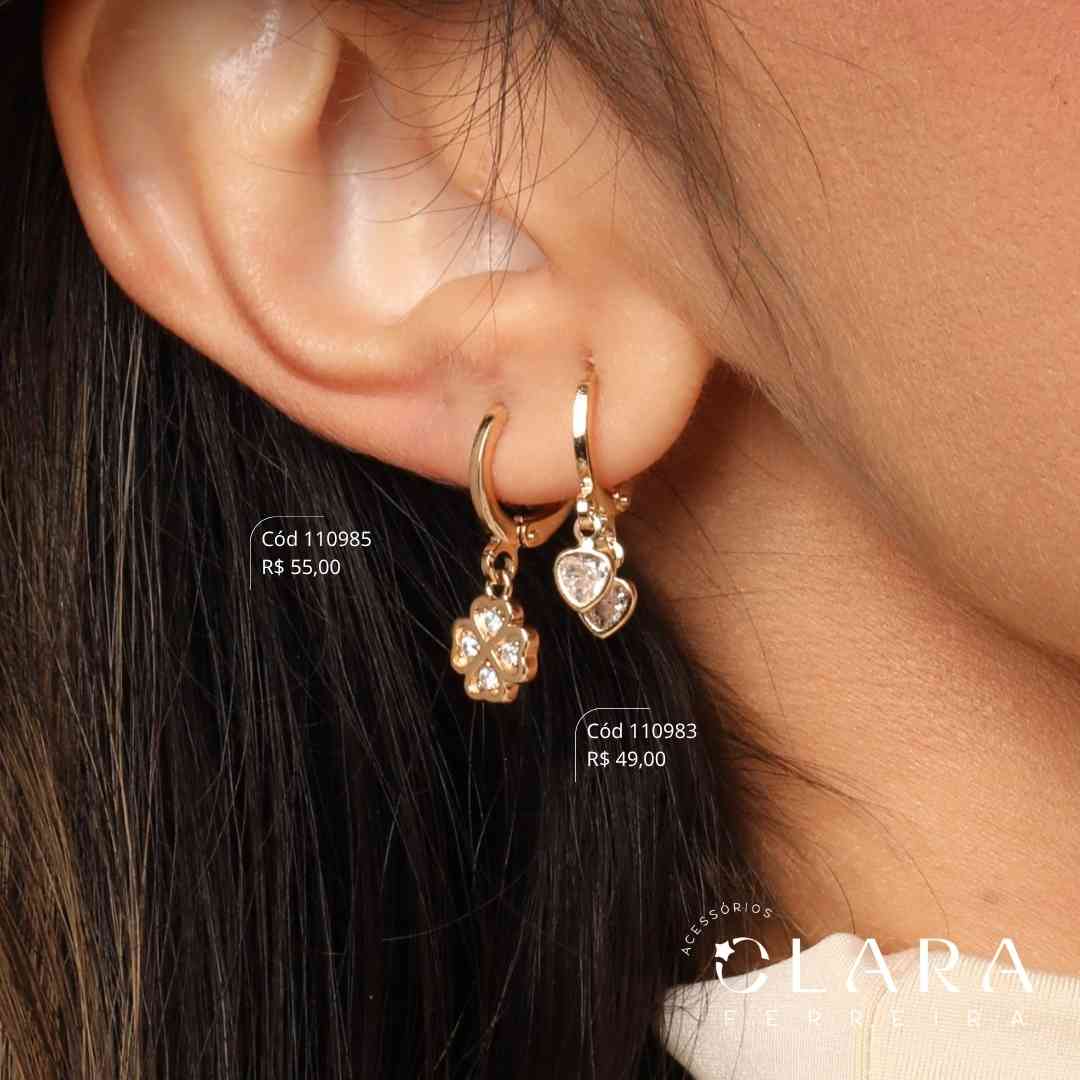BRINCO ARGOLINHA TRANQUETA C/ TREVO ZIRCÔNIAS PENDURADO - 8MM - Dourado