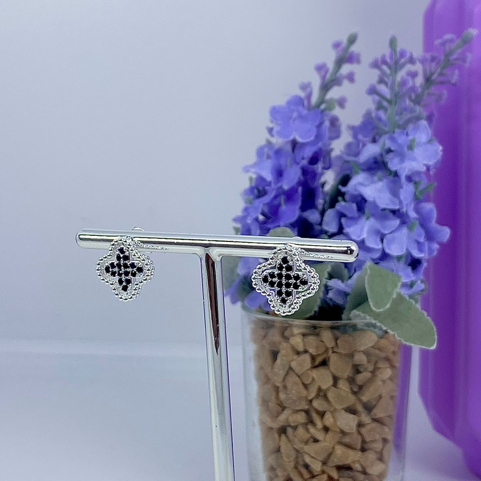 BRINCO INSPIRAÇÃO VAN CLEEF ZIRCÔNIAS PRETAS BP2450