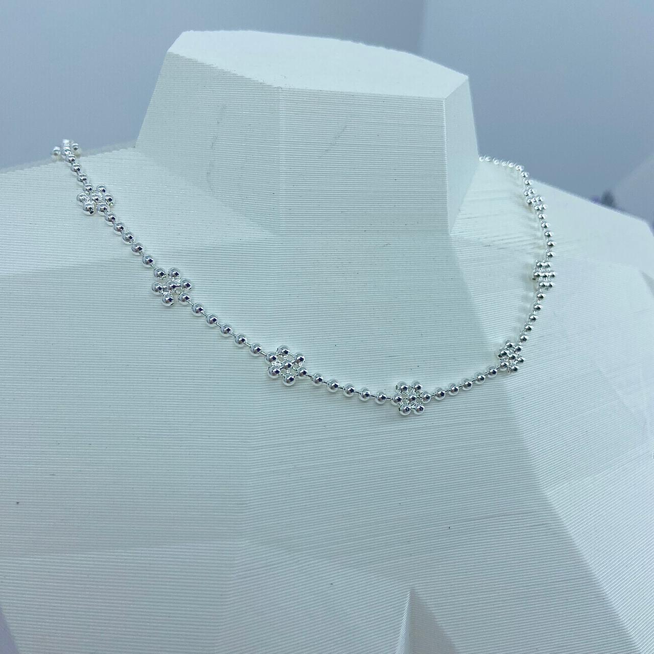 CHOCKER COM FLORES BOLINHAS CP2575