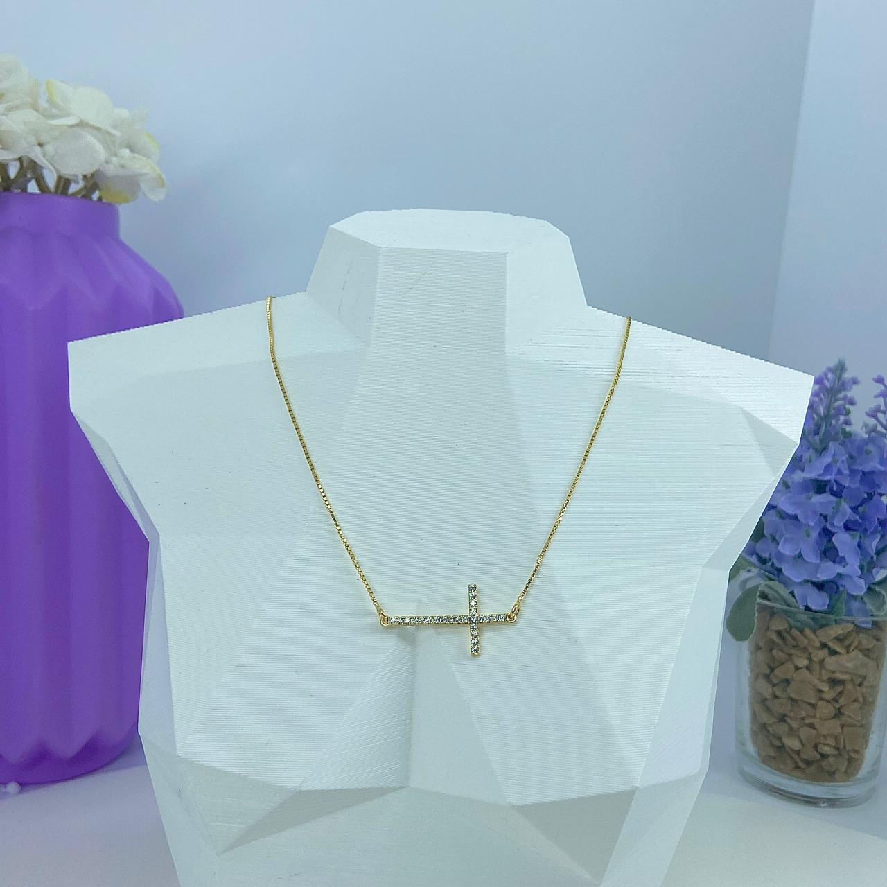 COLAR CRUCIFIXO DEITADO CRAVEJADO CO2585