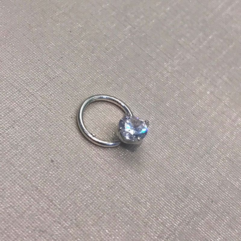 PIERCING PONTO DE LUZ BANHADO A PRATA
