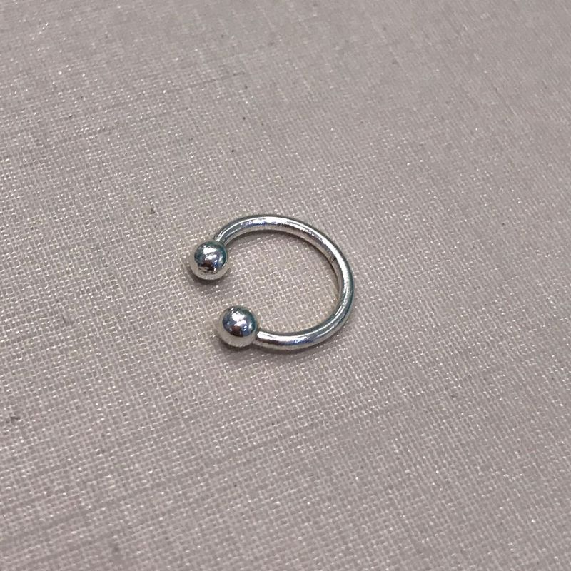 FAKE PIERCING LISO BANHADO A PRATA