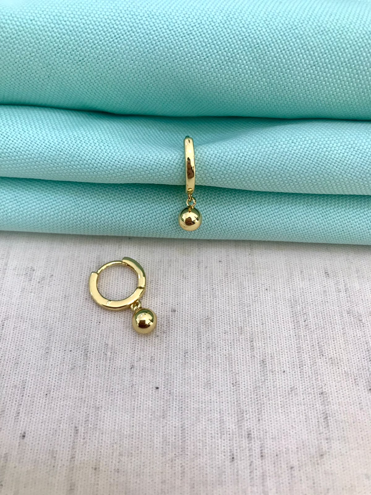 ARGOLA ESFERA M BANHADO A OURO