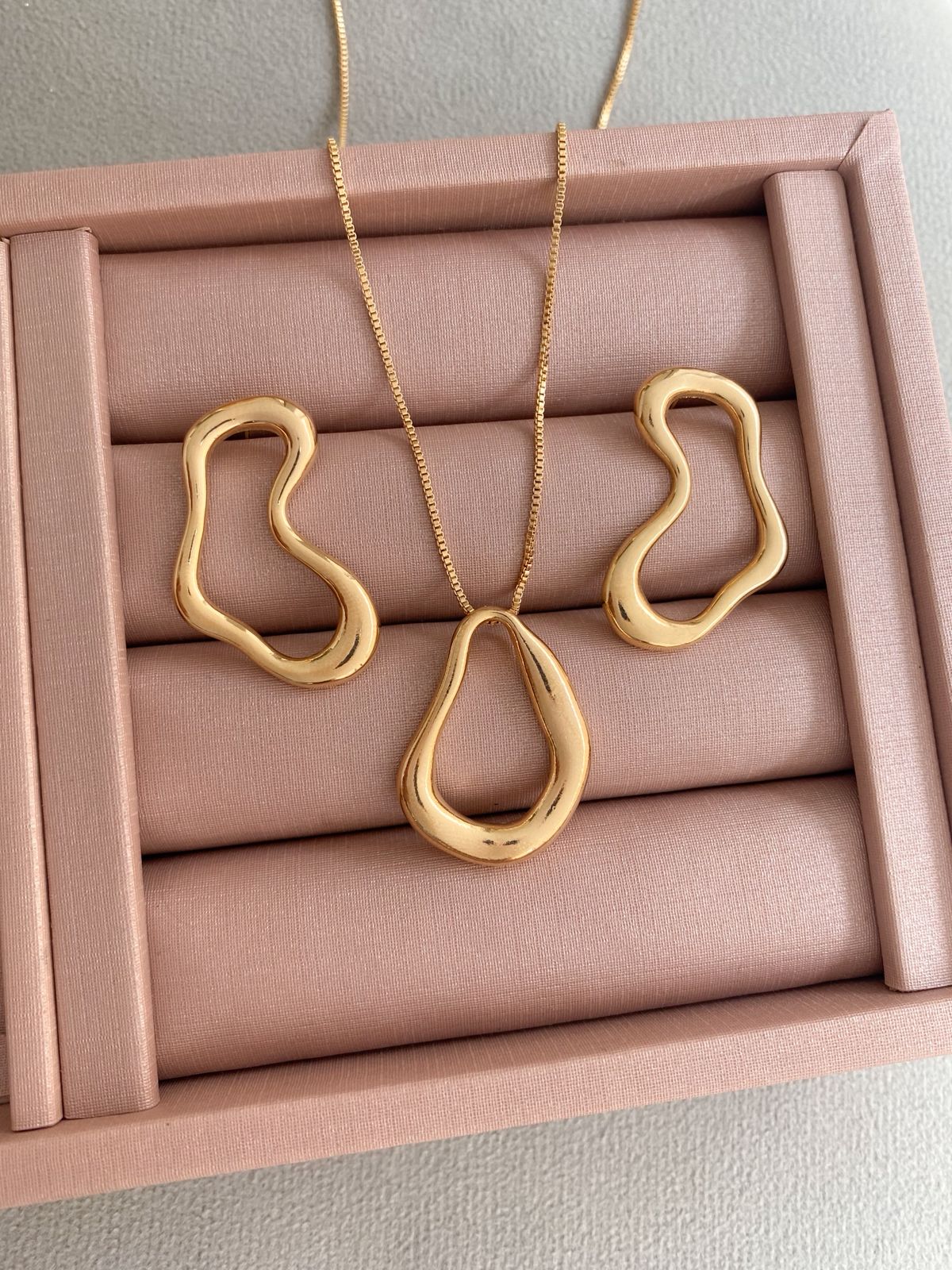 Colar Orgânico Essencial 50CM Banhado Em Ouro