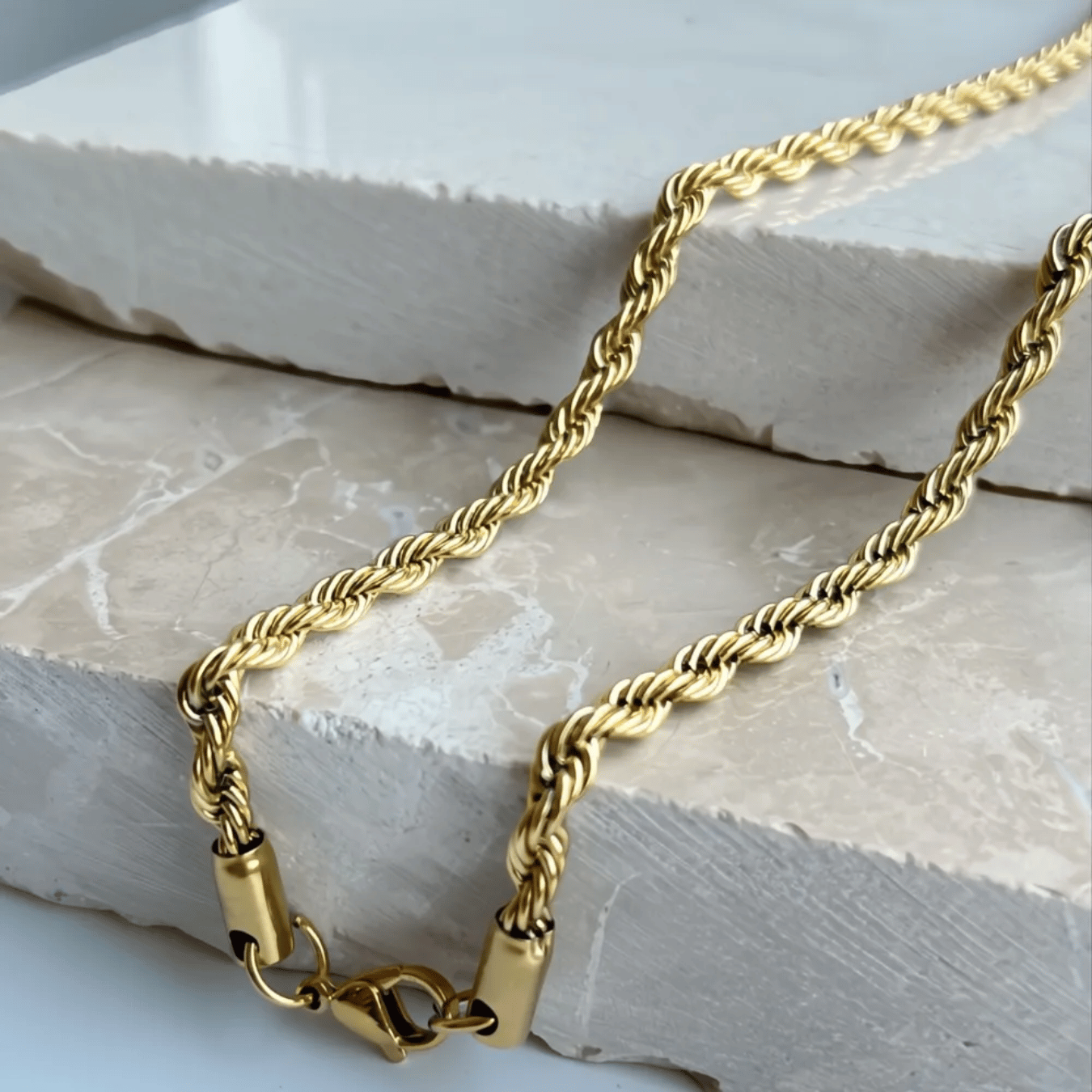 Cordão Torcido 4mm 45cm + 5cm extensor - Aço com banho de Ouro