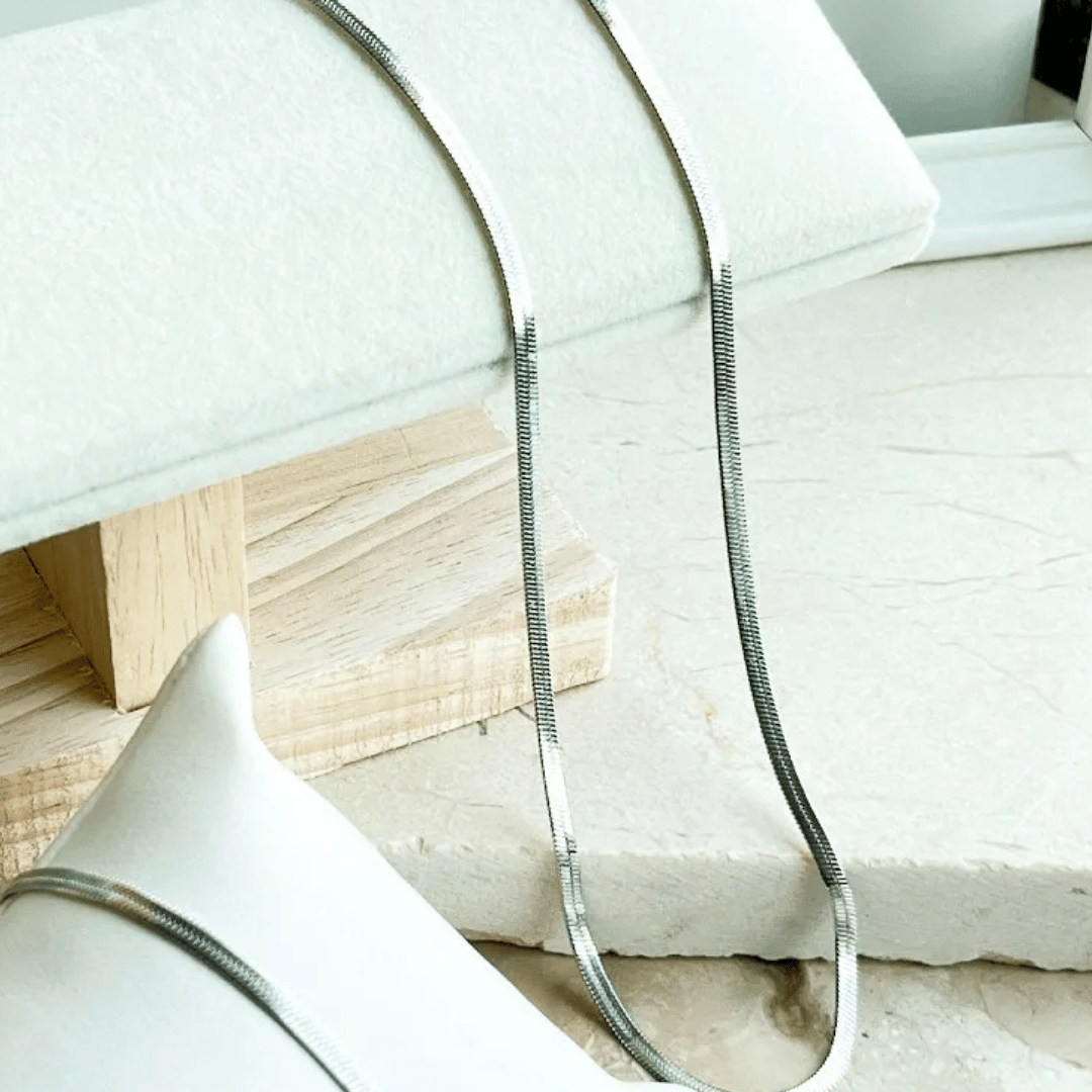 Fita laminada de 3mm  45cm + 7cm de extensor - Aço com Banho de Ouro