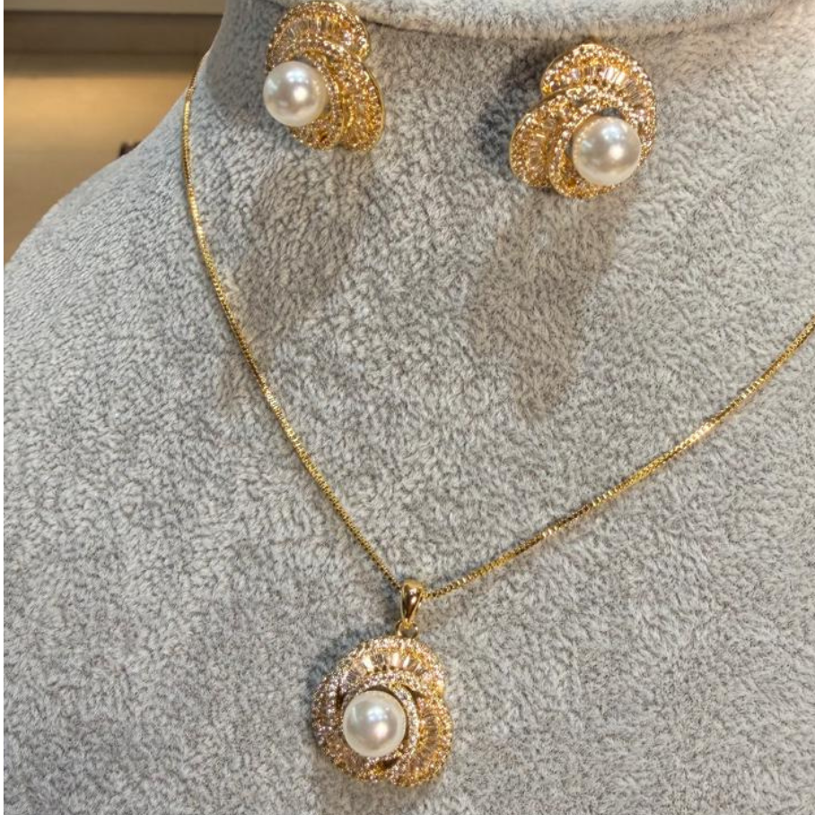 Conjunto de Perola com zircônias cravejadas em Volta
