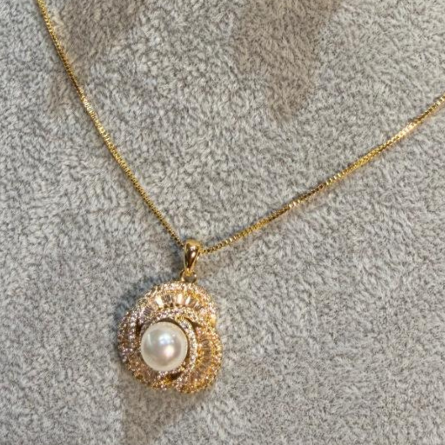 Conjunto de Perola com zircônias cravejadas em Volta