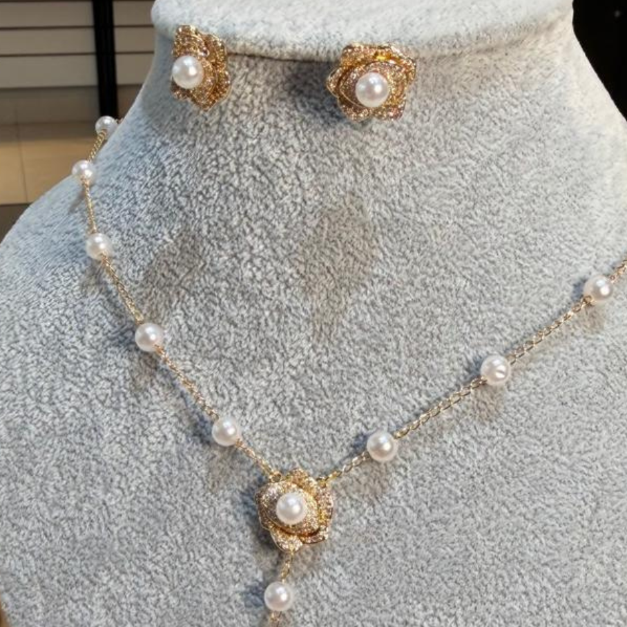 Conjunto Perolas com flor cravejada