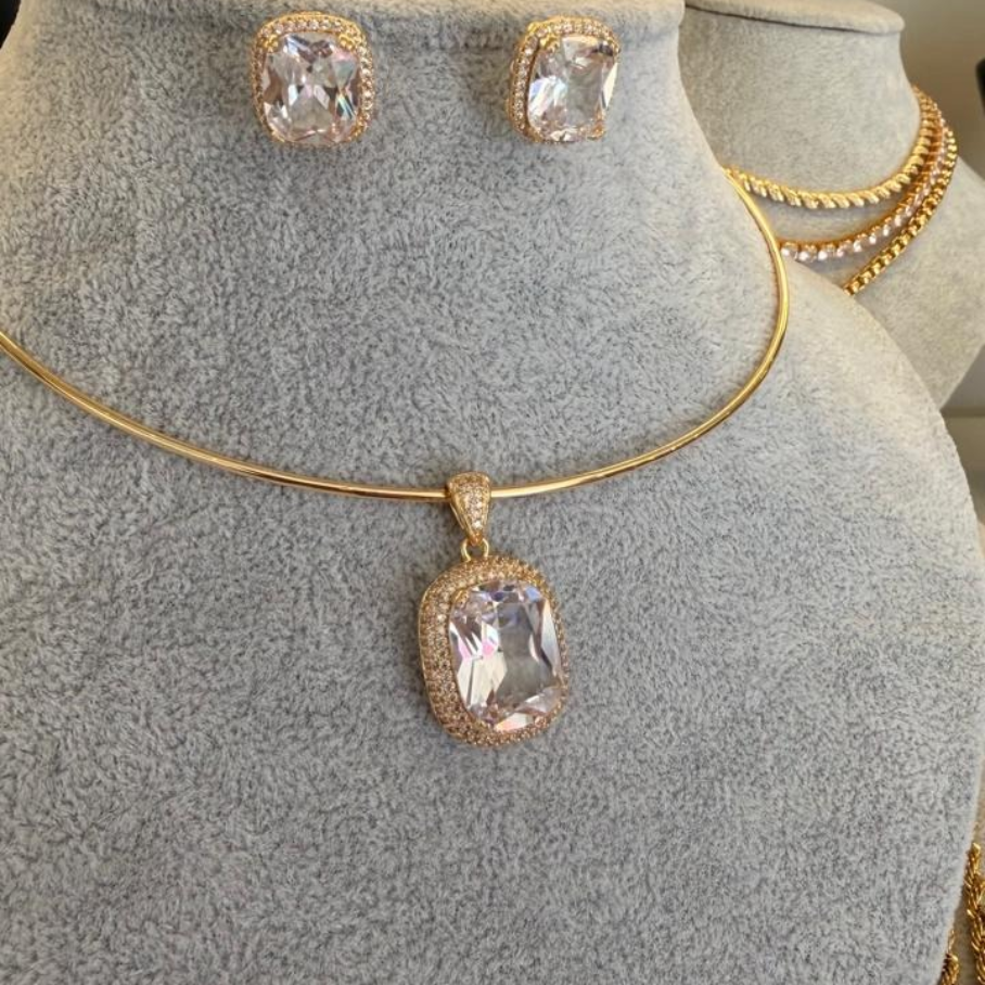 Conjunto em Aro Pedra Retangular cravejada