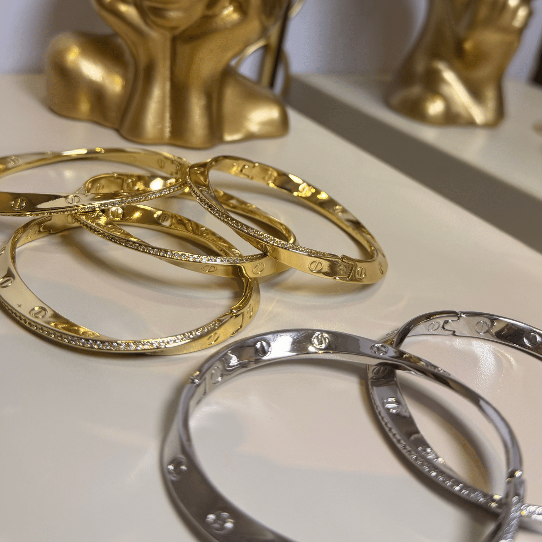 Bracelete cravejado - Banho de Ouro
