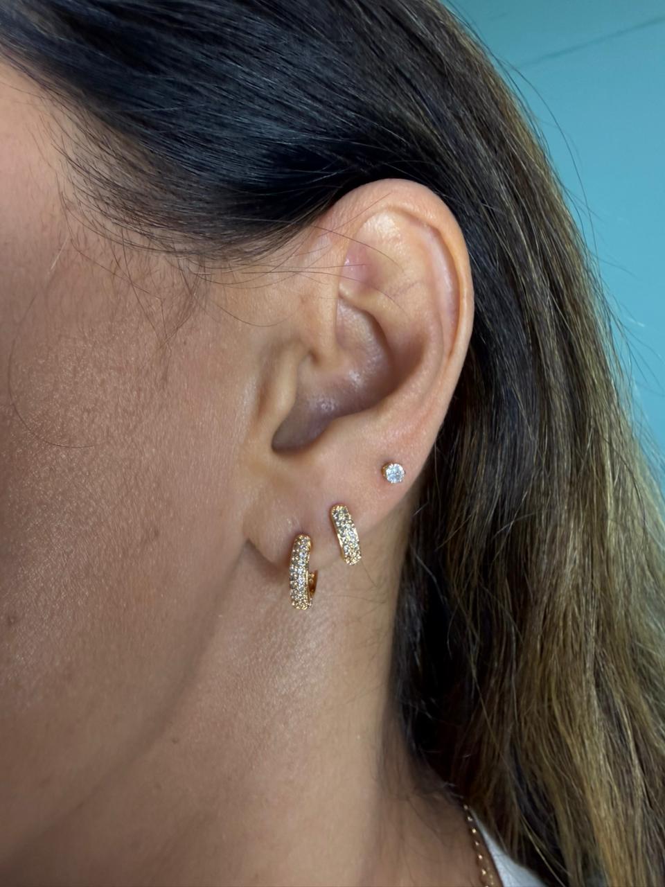 Dupla de Argolinhas Cravejadas de Zircônias - Banhado a Ouro 18k