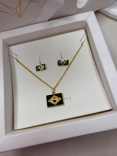 Brinco Pequeno Bandeira do Brasil Resinada - Banhado a Ouro 18k
